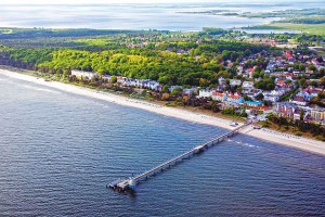 Auf der einen Seite die Ostsee, auf der anderen Seite viel Wald - das Ostseebad Zinnowitz liegt in einer idyllischen Umgebung. Foto: djd/Eigenbetrieb Kurverwaltung Zinnowitz/ D.Laubn