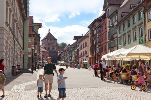 Obere Hauptstraße in Rottweil: Die "ParadiesTour Eschachtal-Rottweil" lässt sich mit einem Besuch in der ältesten Stadt Baden-Württembergs verbinden. Foto: djd/Landkreis Rottweil